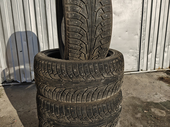 Nokian 275/40 R20