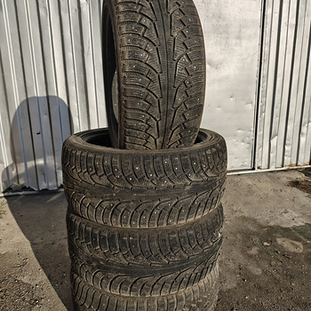Nokian 275/40 R20