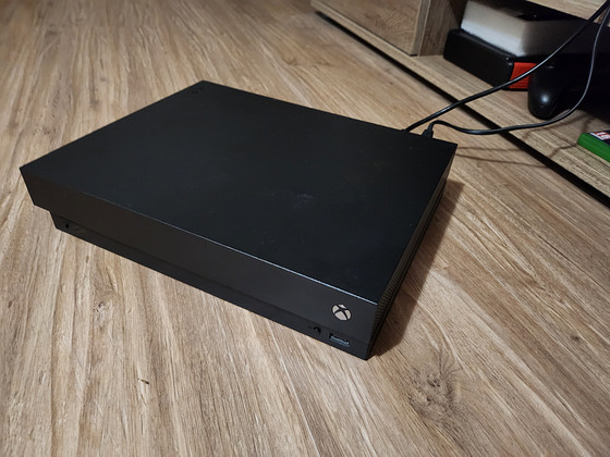 Xbox One X 1 ТБ