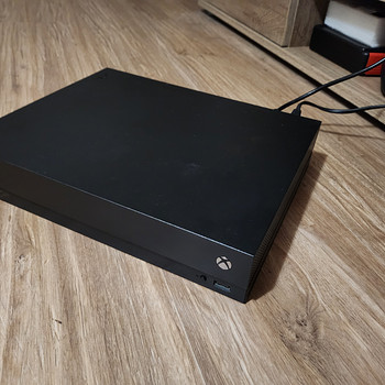 Xbox One X 1 ТБ