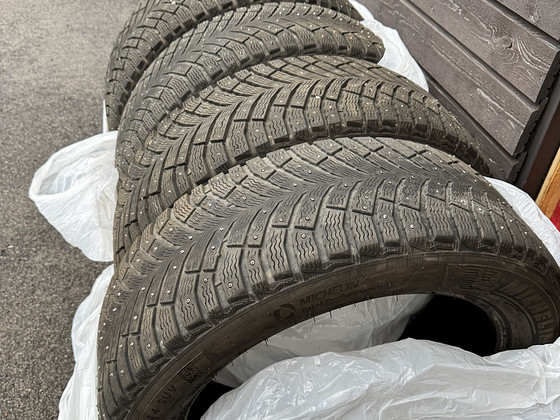 Rehvid Michelin X Ice North 4 - 235 55 R19