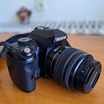 Pentax kr + 18-55mm