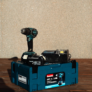Комплект аккумуляторной дрели Makita BDF456