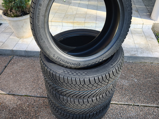 Lamellrehvid 235/45R18 Continental Viking Contact 8