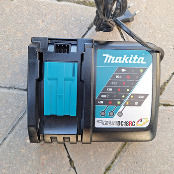Makita laadija