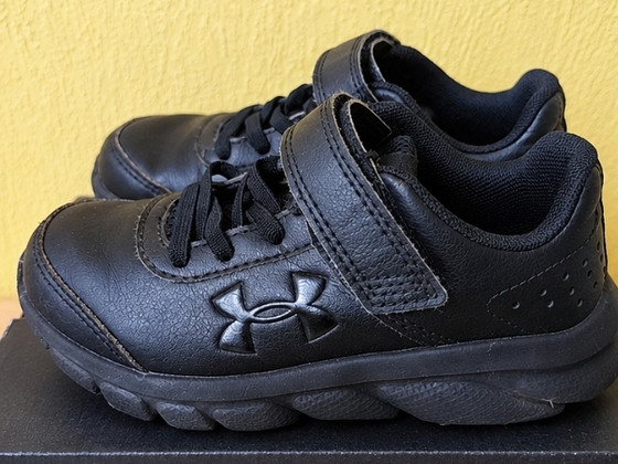 Under Armour tossud suurus 28