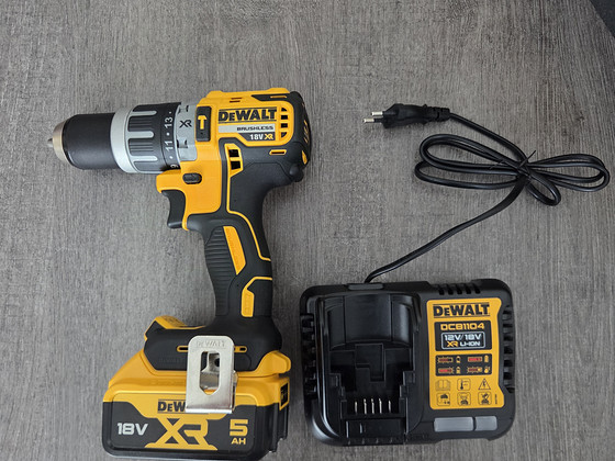 Почти новый DeWalt DCD796, аккумулятор и зарядное устройство в комплекте