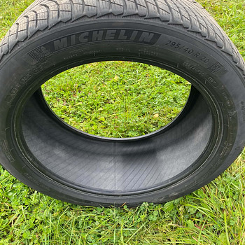 Lamellrehvid 295/40 r20