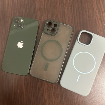 Продаётся iPhone 13 128GB Green (аккумулятор 86%) + 2 чехла MagSafe и