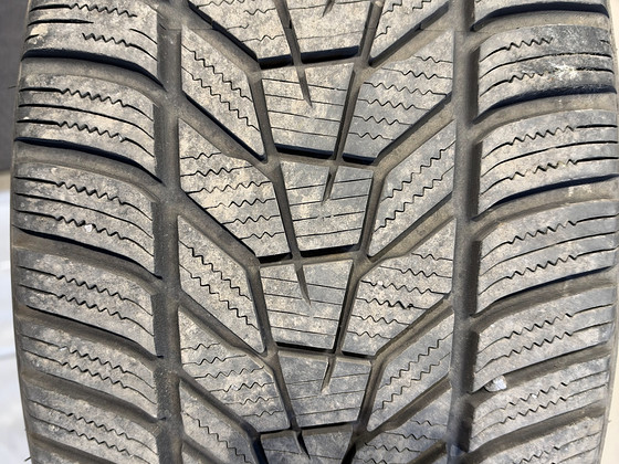 235/45R18 Hankook Winter I*cept Evo3, 7-6mm, DOT 1724