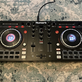 Numark Mixtrack Platinum