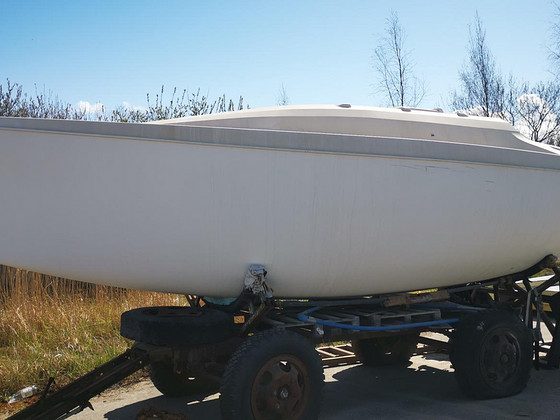 Purjekas Polaris 805