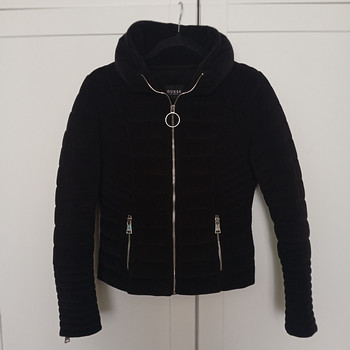 Зимняя куртка Guess. Размер S.
