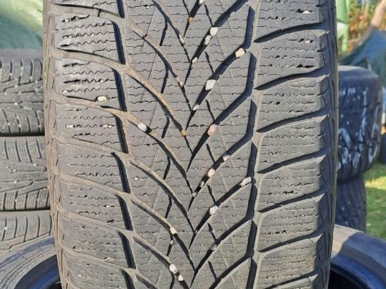 M+S 205 55 16, Goodyear UltraGrip Ice 2