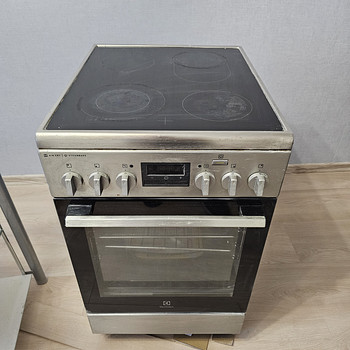 Electrolux Плита и САМООЧИЩАЮЩАЯСЯ Духовка