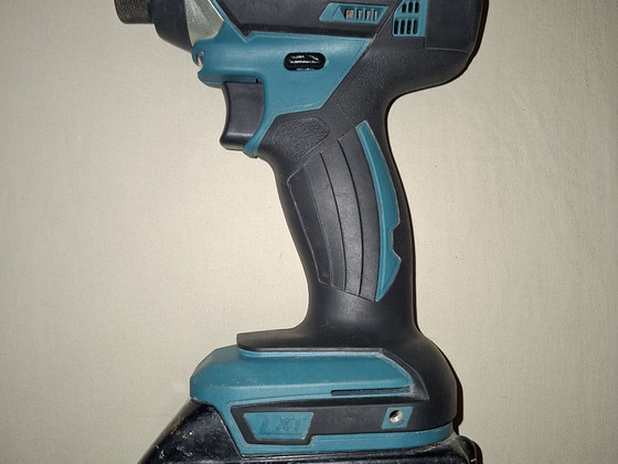 Makita akulöökkruvikeeraja DTD152 + aku 4,0AH