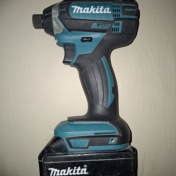 Makita akulöökkruvikeeraja DTD152 + aku 4,0AH