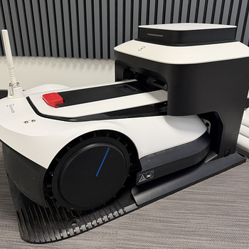 Ecovacs GOAT G1 робот-газонокосилка