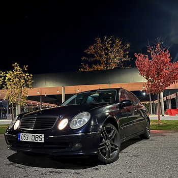 Mercedes-Benz E320 W211