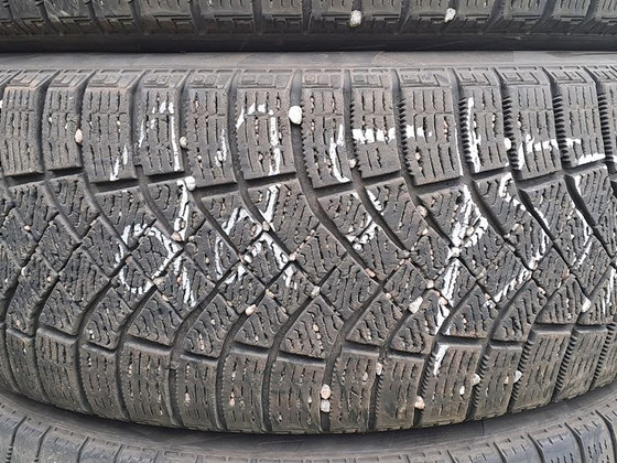M+S 225 55 18, Pirelli IceZero R