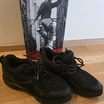Танцевальные кроссовки Capezio 38,5