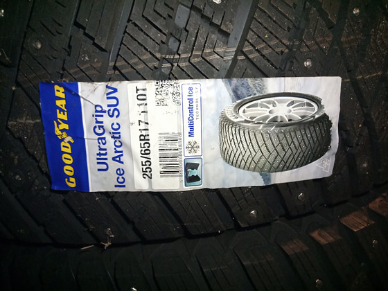 Goodyear UltraGrip Ice Arctic 255/65R17