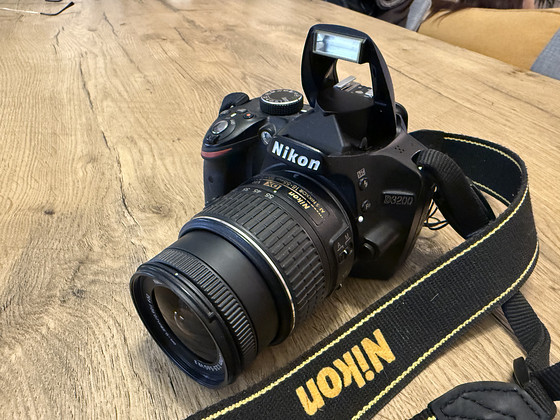 Nikon D3200 + объектив 18–55 мм + мобильный Wi‑Fi-адаптер WU