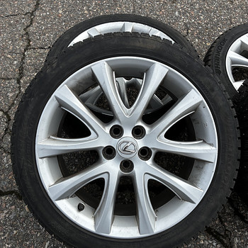 5x100 17” оригинальные диски Lexus и шипованные шины Hankook