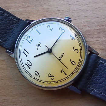 Наручные часы LUCH SLIM Quartz USSR