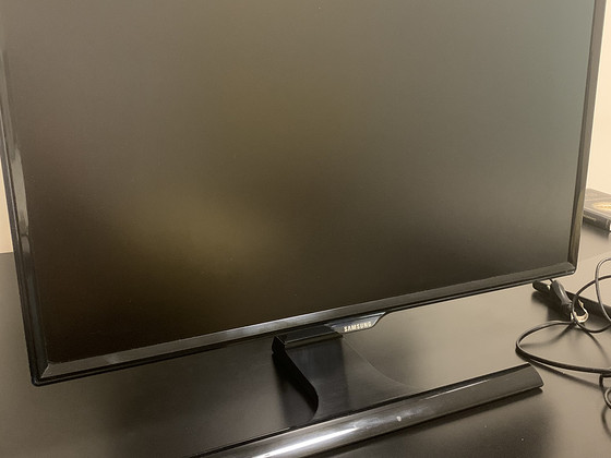 Samsung 24" 1920×1080