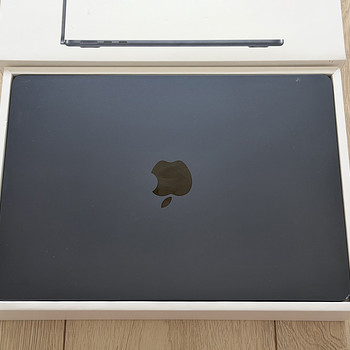 Apple Macbook Air 13 M2 8/256GB MdN INT aku 100%, CC22
