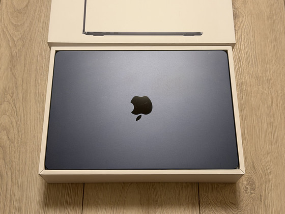 Apple Macbook Air 13 M2 8/256GB MdN INT aku 100%, CC22