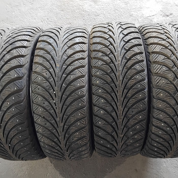 215/60R16 naelrehvid