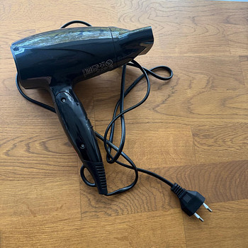Must föön koos suunamisotsikuga / Hair Dryer