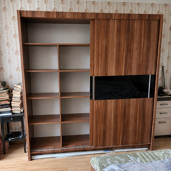 Lükandustega riidekapp
