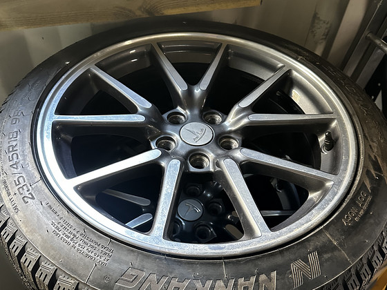 Tesla veljed r18