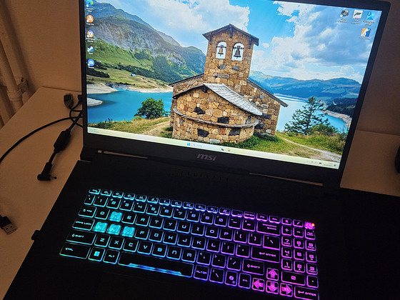MSI Katana 17 HX B14WFK i7-14650HX 17.3" FHD 16GB 1TBRTX5060