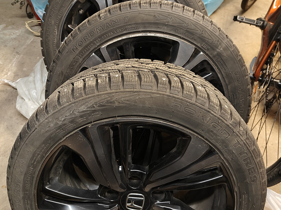 Honda Civic originaal valuveljed 17" Nokian naastrehvidega