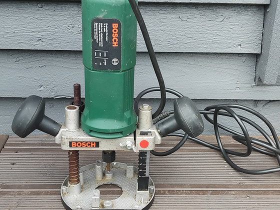 Vertikaalne käsifrees Bosch POF 500 (500 W)