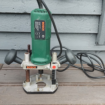 Фрезер ручной вертикальный Bosch POF 500 (500 Вт)