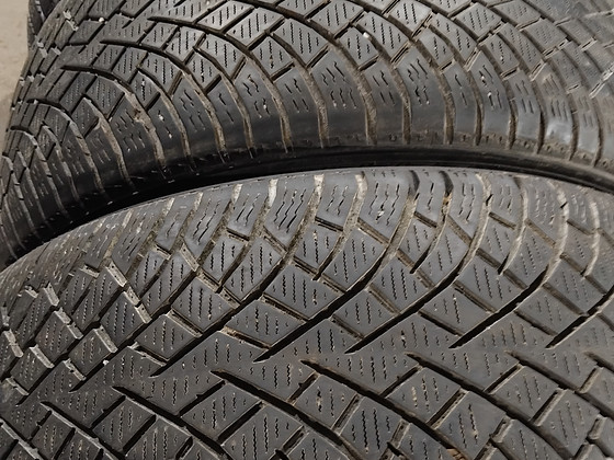 235/45R18 нешипованные зимние шины