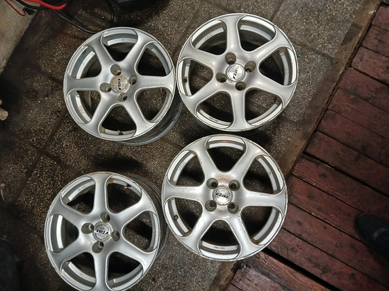 Veljed r16 4x100