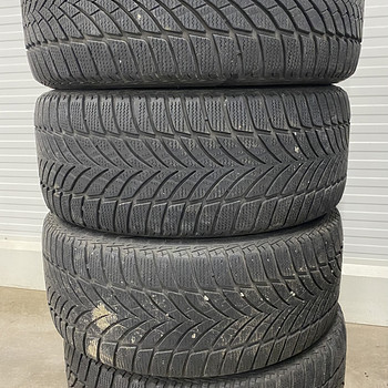 235 45 17 Goodyear Ultragrip Ice 2