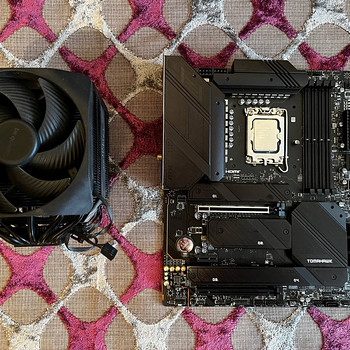 Intel i7-13700KF + MSI Z790 Tomahawk + Dark Rock Elite CPU-C