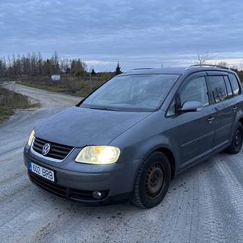 Volkswagen Touran 2.0 103 кВт автомат техосмотр до 04.27