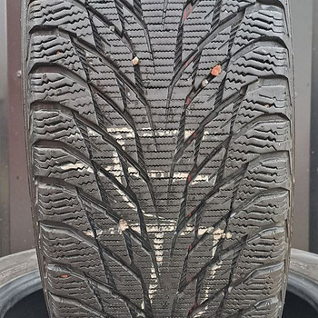 M+S 215 55 17, Nokian Hakkapeliitta R2