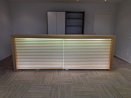 Kvaliteetne vastuvõtulaud / reception desk LED-valgustusega