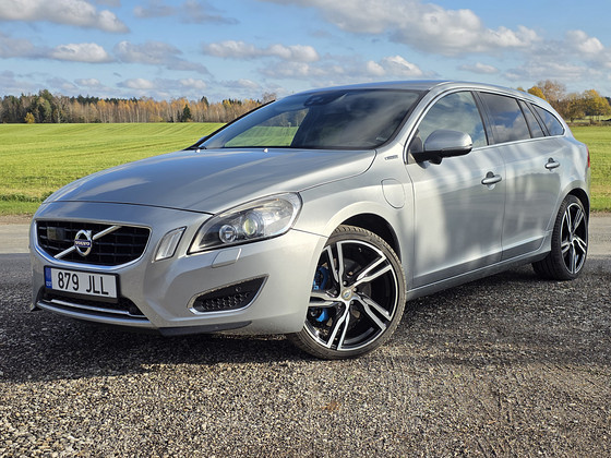 Volvo V60 Plug-In Hybrid AWD Summum 2.4 R5 D6 158kW