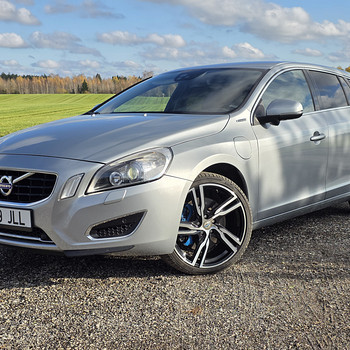 Volvo V60 Plug-In Hybrid AWD Summum 2.4 R5 D6 158kW