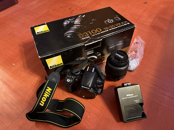 Nikon D3100 + объектив 18–55mm VR + карта памяти 16GB